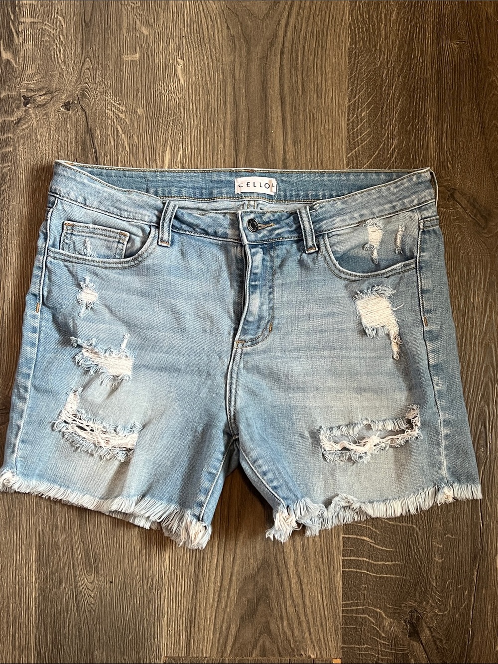 CELLO size Large Light Blue Distressed Denim Shorts